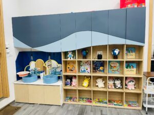 Kệ giáo cụ Montessori đáng yêu