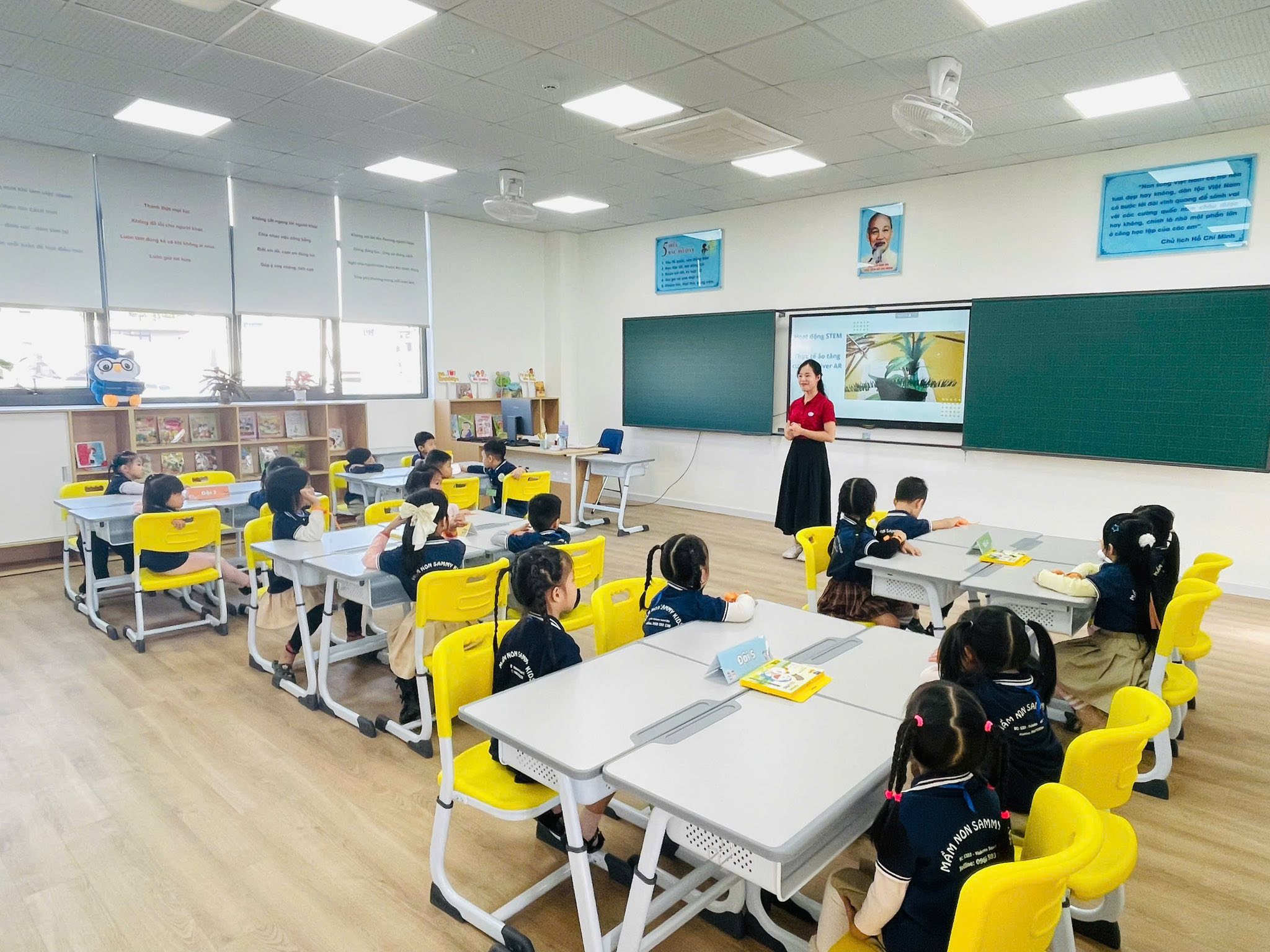 Hoạt động nhóm kết nối với trường khác